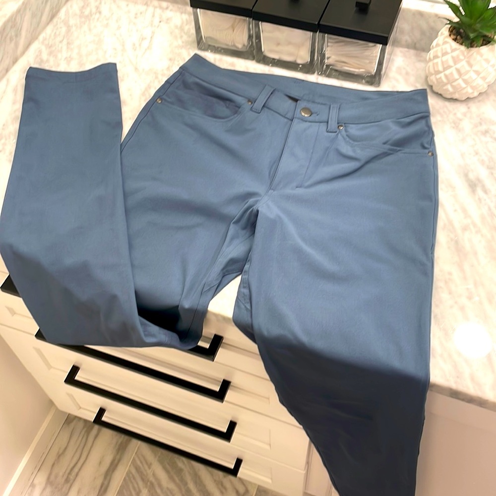 Like new ABC warpstream 28 x 34 pant